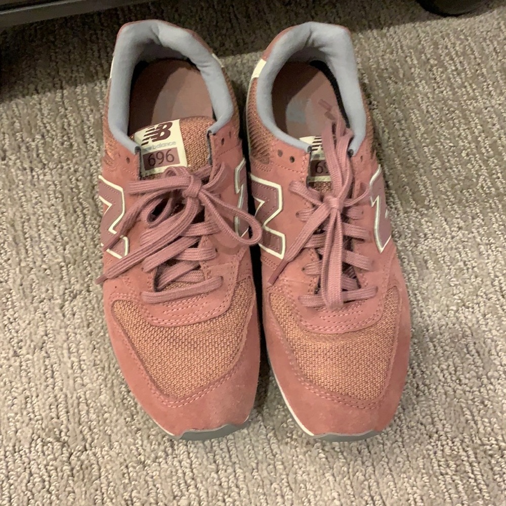 New balance tennis shoes